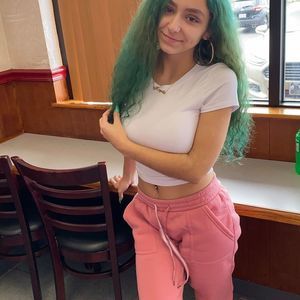 Meet your Posher, Kaylie